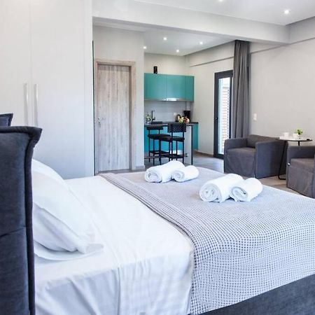 E Spacious Cornered Brand New Studio Apartment E Atene Esterno foto