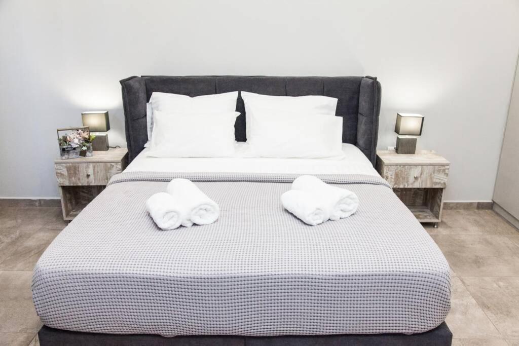 E Spacious Cornered Brand New Studio Apartment E Atene Esterno foto