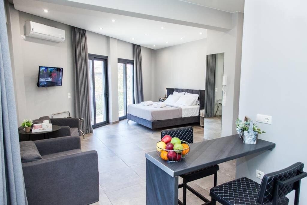 E Spacious Cornered Brand New Studio Apartment E Atene Esterno foto
