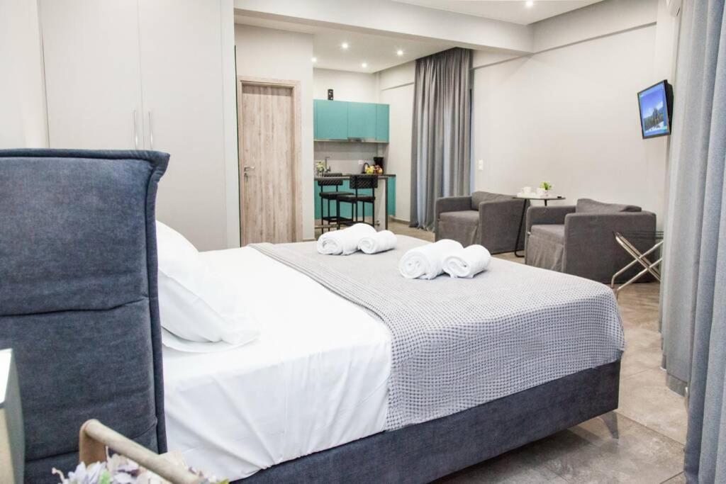 E Spacious Cornered Brand New Studio Apartment E Atene Esterno foto